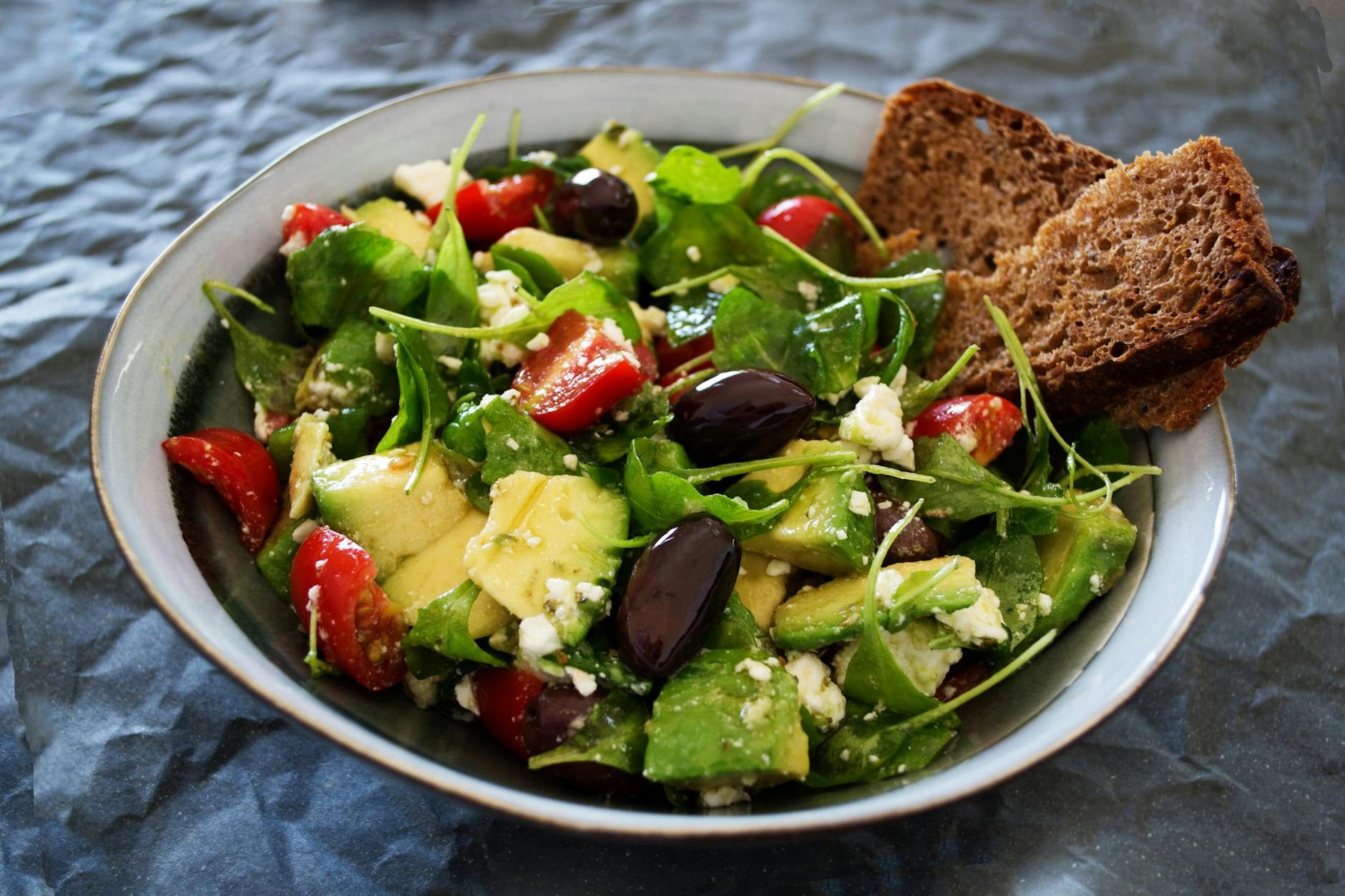 Insalata Green Goddess: Impara l'Arte di un Piatto Fresco e Cremoso