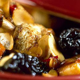 Tajine di pollo pruneaux e mandorle (versione moderata)