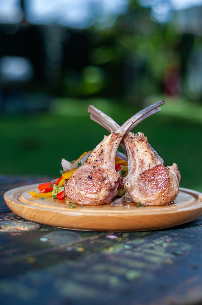 Spiedini di Agnello alla Griglia con Salsa Sumac e Yogurt