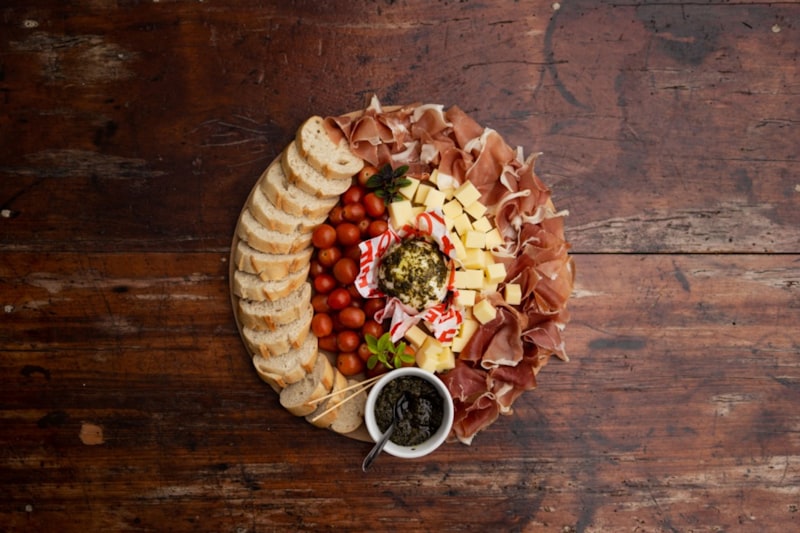 Antipasto Italiano Misto — Salumi, Formaggi e Giardiniera