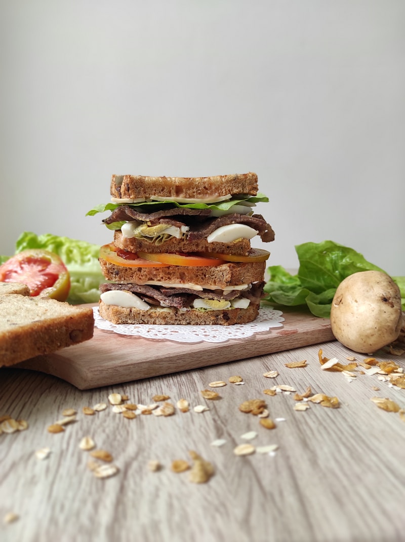 Bruschette Aperte ai Funghi con Salsa Verde al Pecorino