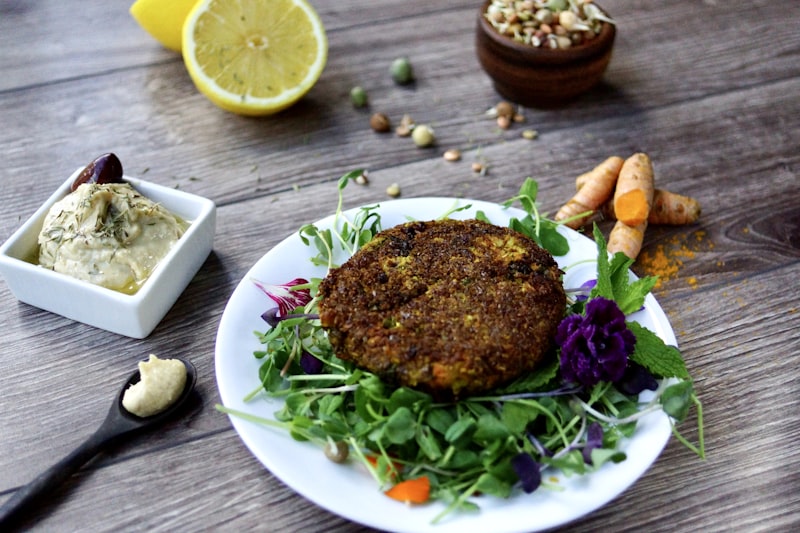 Burger di Lenticchie Verdi con Salsa Tahini
