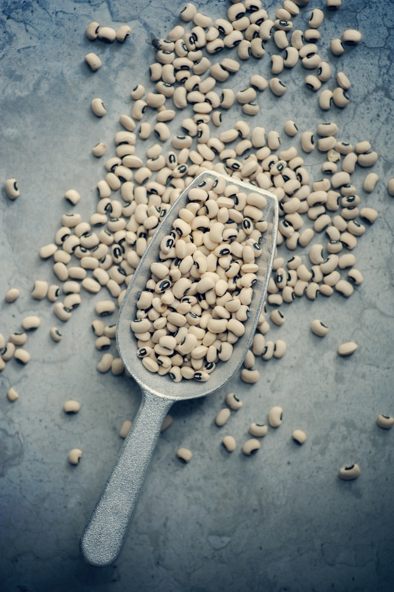 Fagioli dell'Occhio con Bietola e Salsa Verde