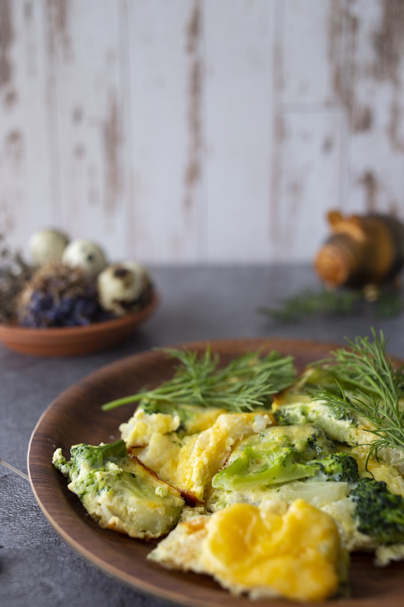 Feta al Forno su Verdure Miste con Yogurt al Limone