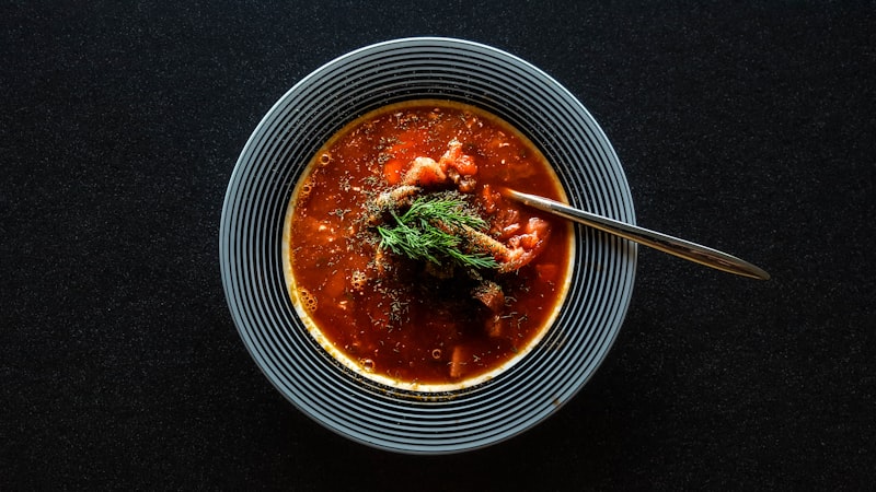 Gazpacho Andaluso Classico con Guarnizioni Croccanti