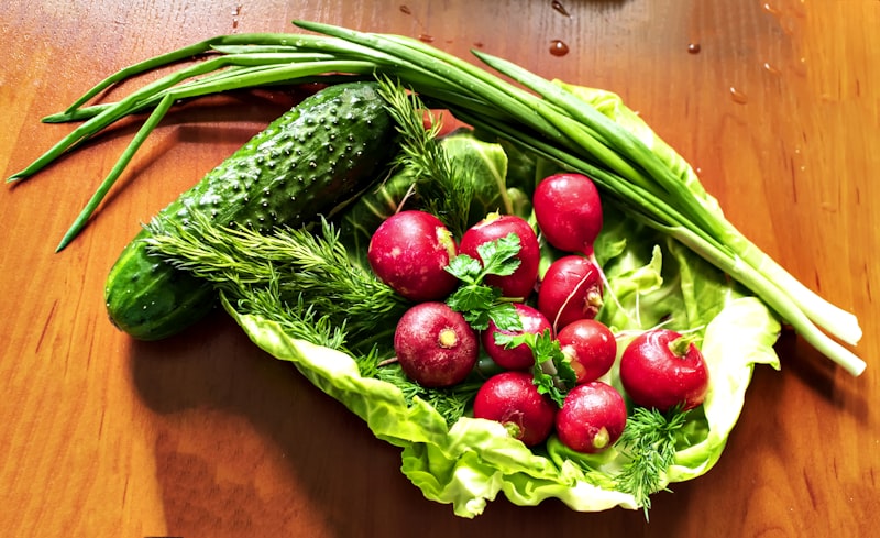 Insalata di Cetriolo con Cipolla Rossa e Aneto