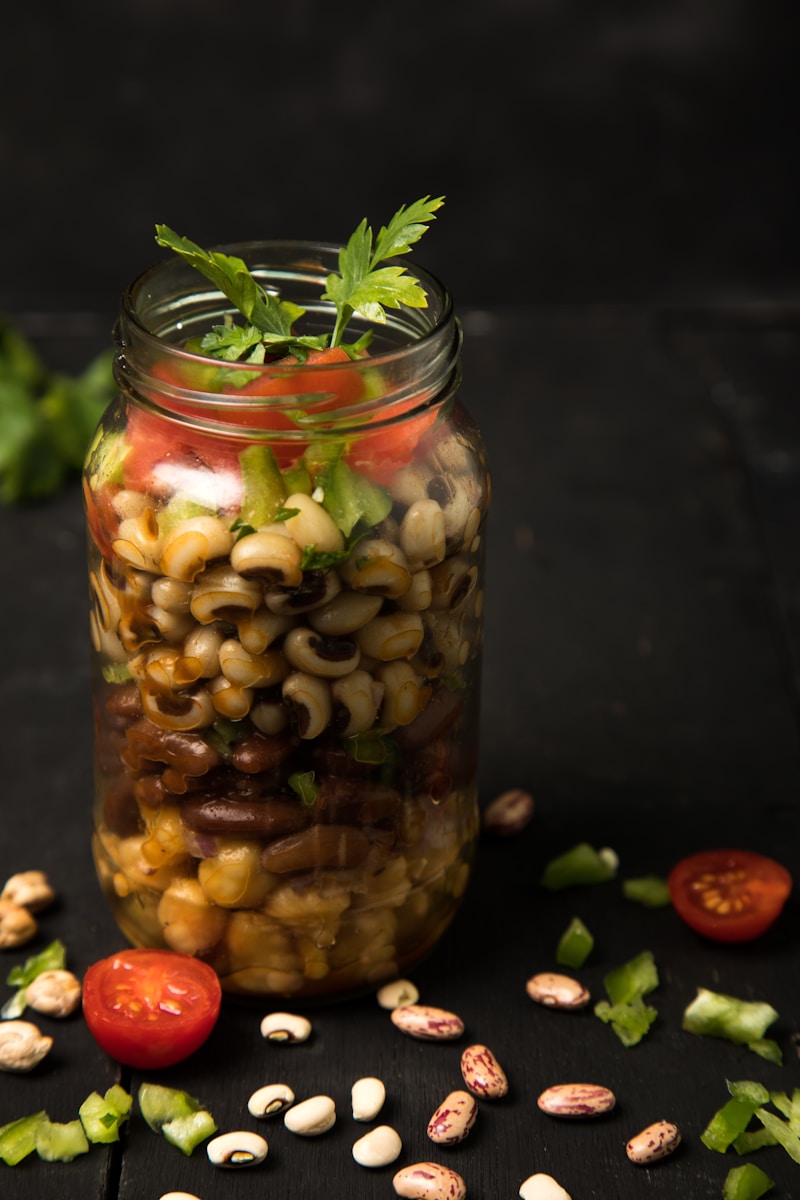 Insalata di Fagioli dell'Occhio con Vinaigrette Piccante