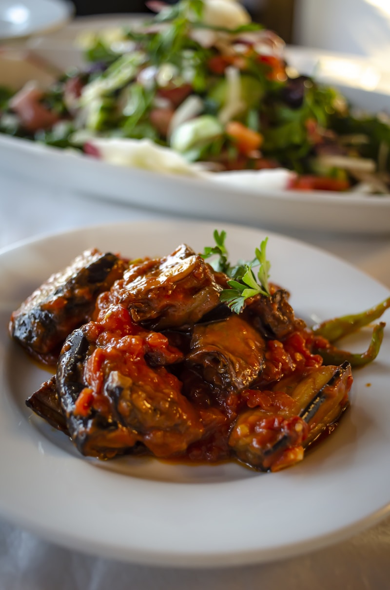 Melanzana Intera alla Griglia con Vinaigrette all'Harissa