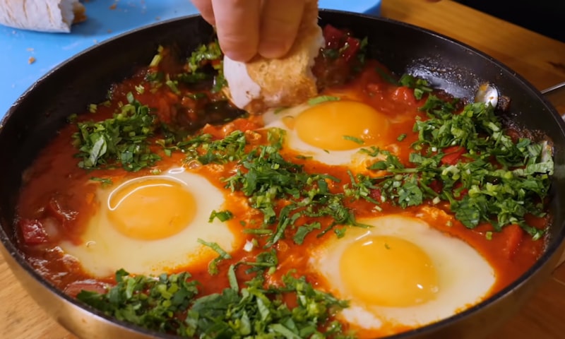 Menemen — Uova alla Turca con Peperoni e Pomodori