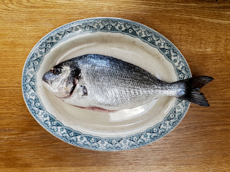 Orata al Forno con Patate e Rosmarino