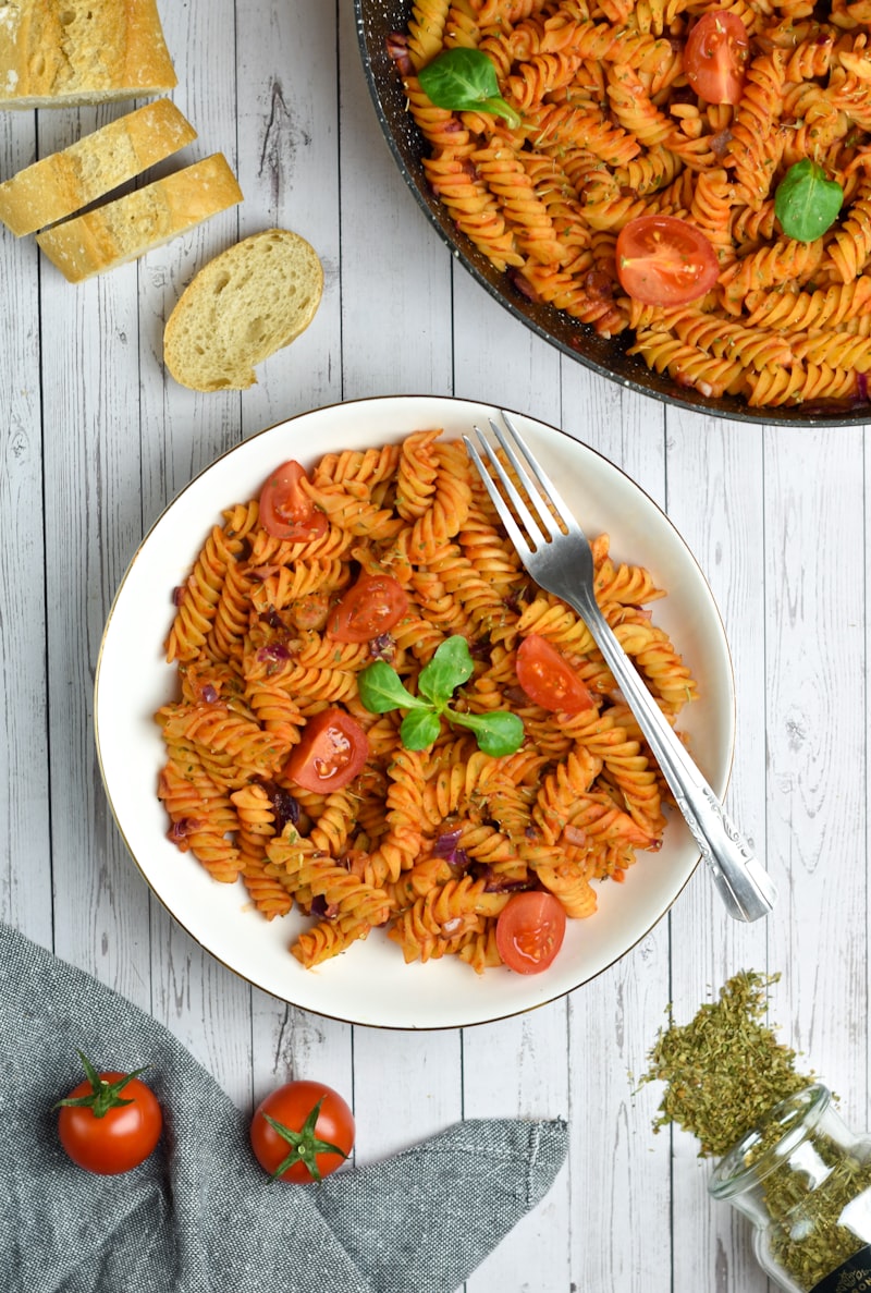 Pasta alla Norma — Maccheroni con Melanzane Fritte e Ricotta Salata