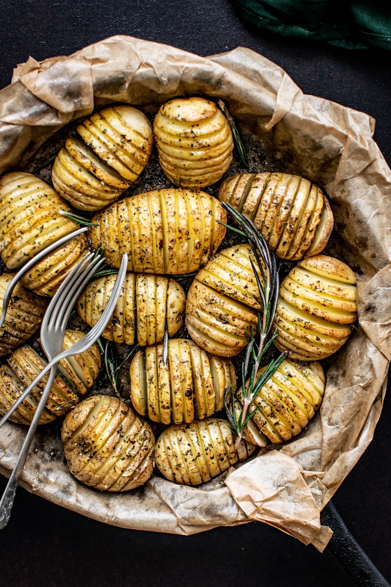 Patate Hasselback all'Aglio, Rosmarino e Parmigiano