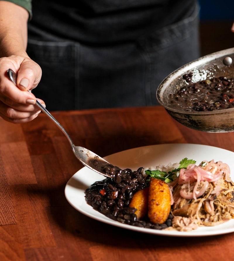 Riso e Fagioli Neri alla Cubana in Teglia