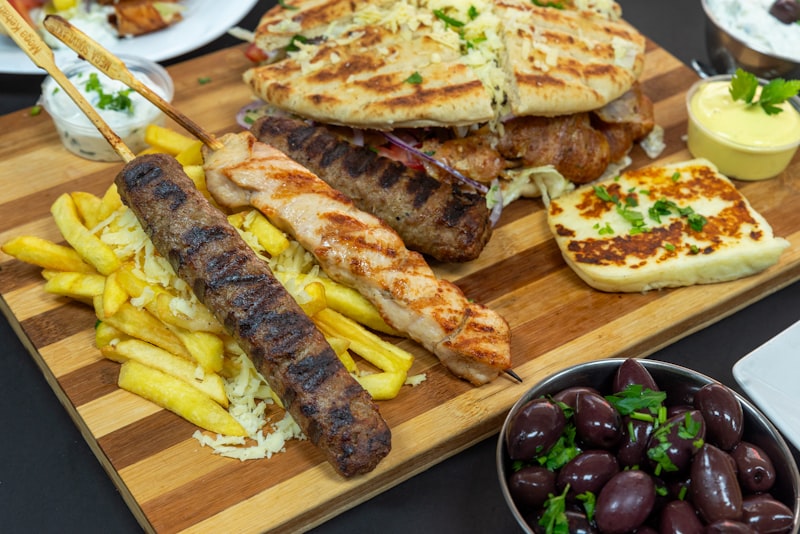 Souvlaki nel Pita con Tzatziki e Verdure Fresche