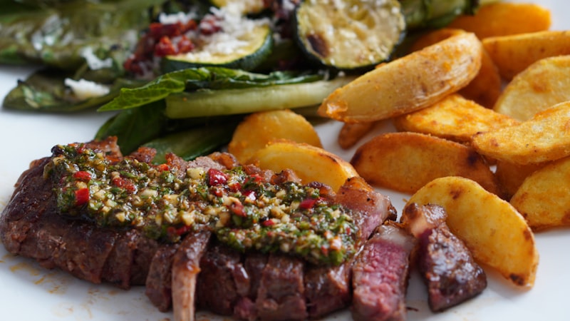 Tagliata di Manzo con Chimichurri Verde