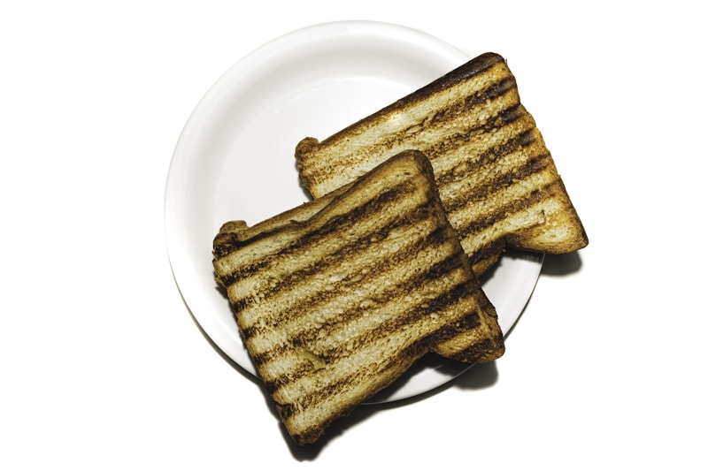 Toast con Ricotta Miele e Frutta Fresca