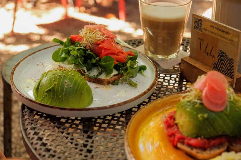 Toast Integrale con Salmone Affumicato e Avocado