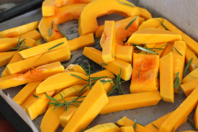 Zucca Arrosto con Tahini e Melagrana